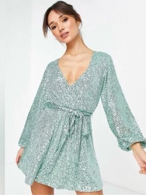 Peyton Long-Sleeve Sequin Dress size Small NWOT